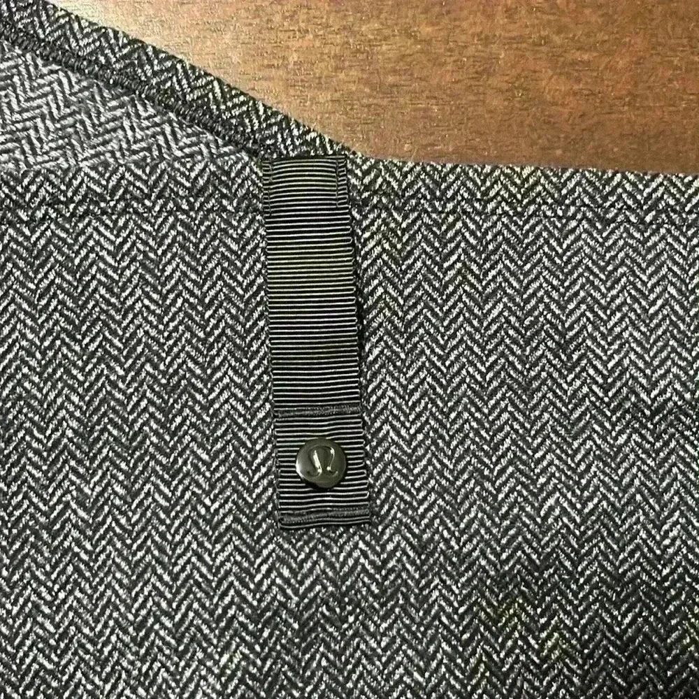 Lululemon Customizable Snap Scarf